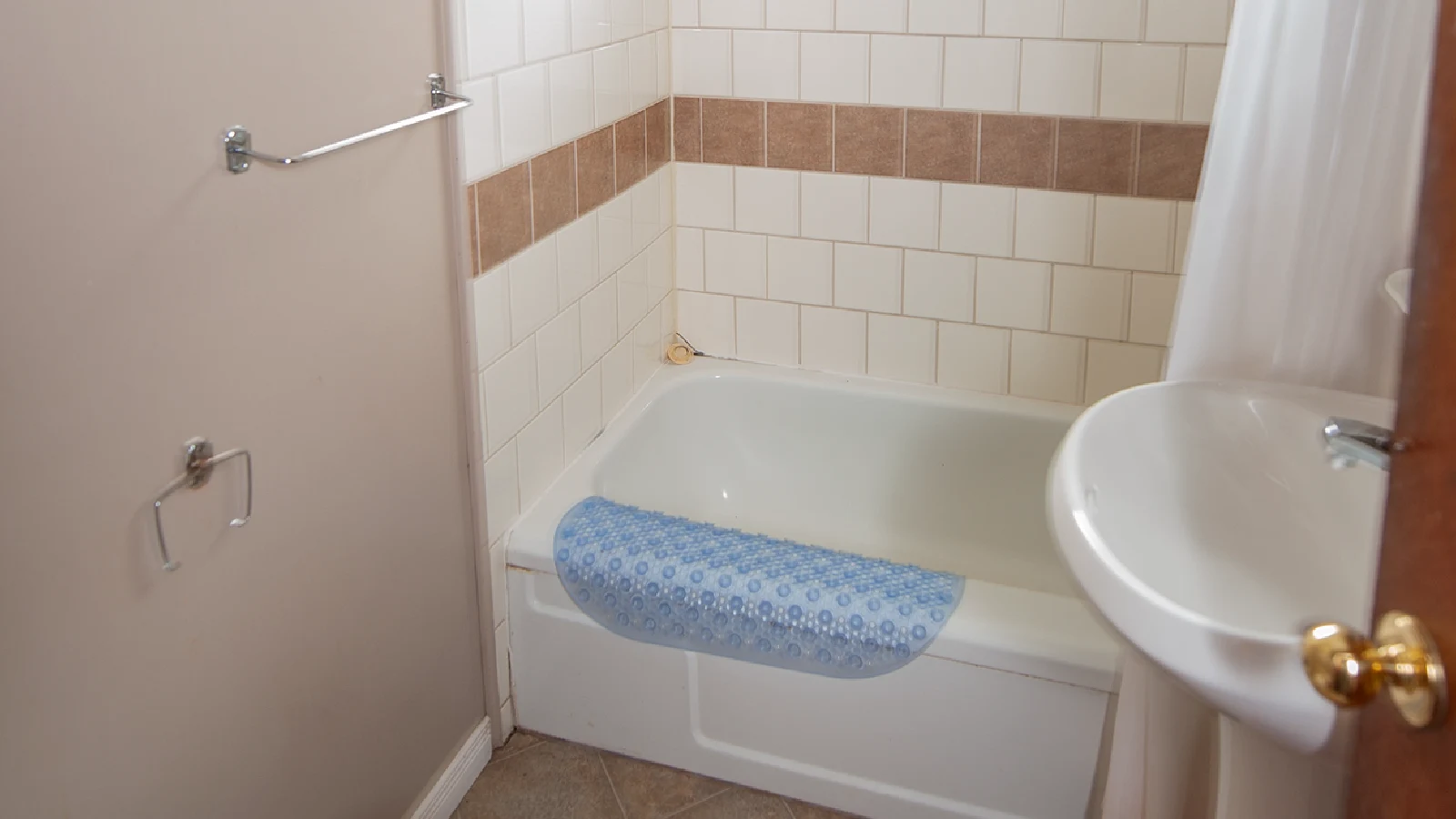 Pigeon Lake Resort Cottage three bedroom with two single beds and nightstand by window.